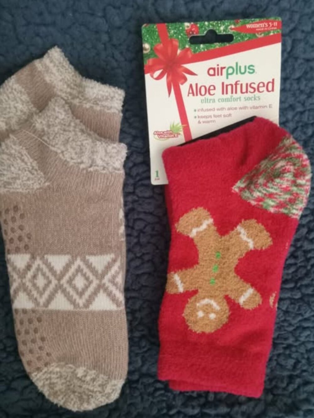 2 pr socks, NEW red crew, soft & aloe infused, tan/white ankle w/gripper sole